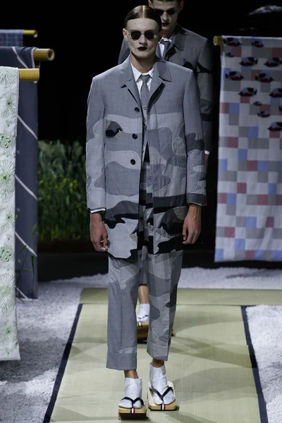 Look 15
